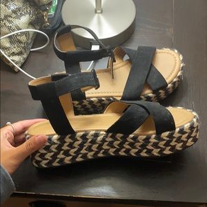 Urban outfitters platform sandals size 7M!